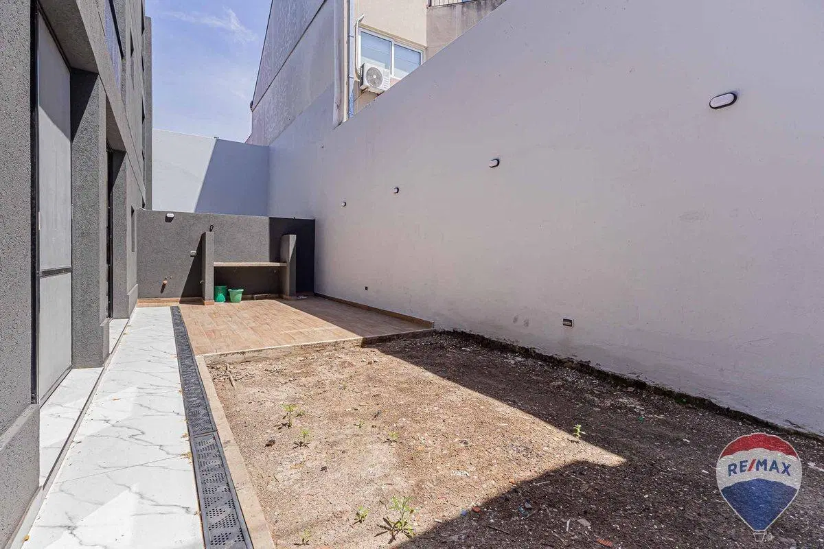 DEPARTAMENTO 3 AMB A ESTRENAR PATIO JARDIN COCHERA 2