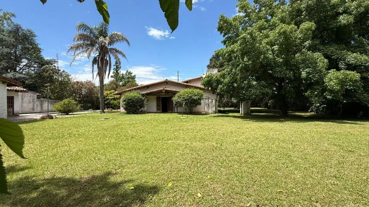 CASA QUINTA 4 AMB EN VENTA EN PILAR CON PILETA 2