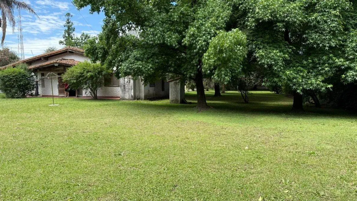 LOTE EN VENTA EN PILAR CON VIVIENDA 2300 mts. 4