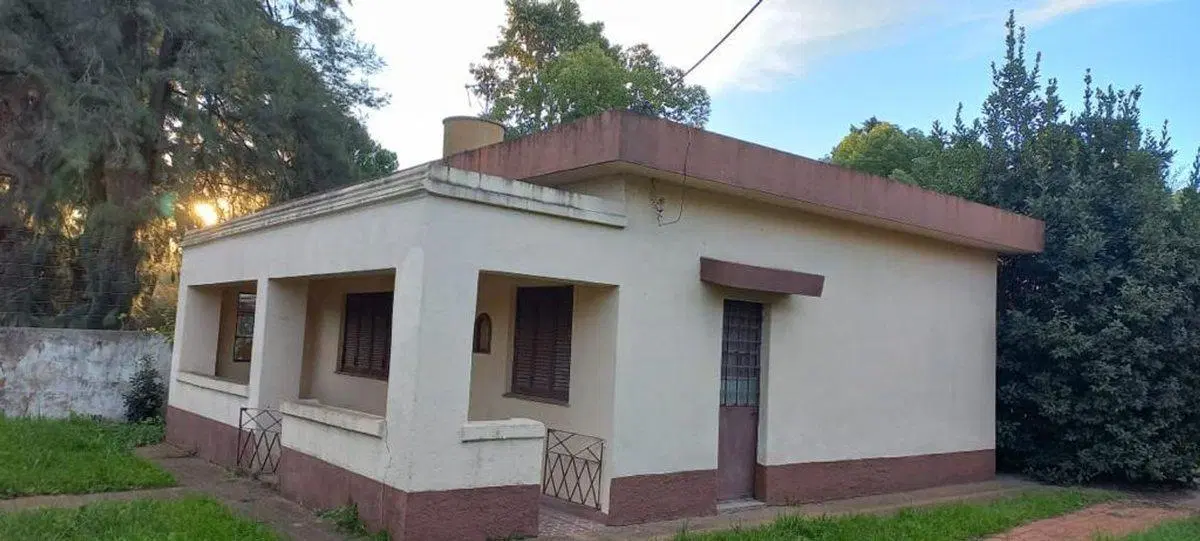 VENTA Casa multifamiliar con deposito en La Reja 2