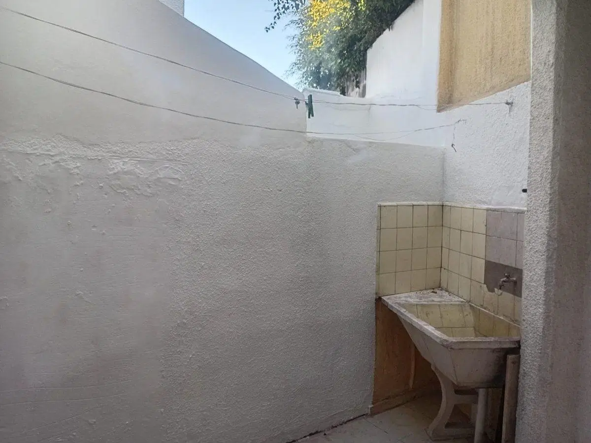 VENTA CON RENTA DÚPLEX 3 AMBIENTES EN CARAPACHAY 2