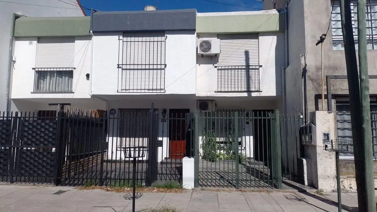 VENTA CON RENTA DÚPLEX 3 AMBIENTES EN CARAPACHAY 3