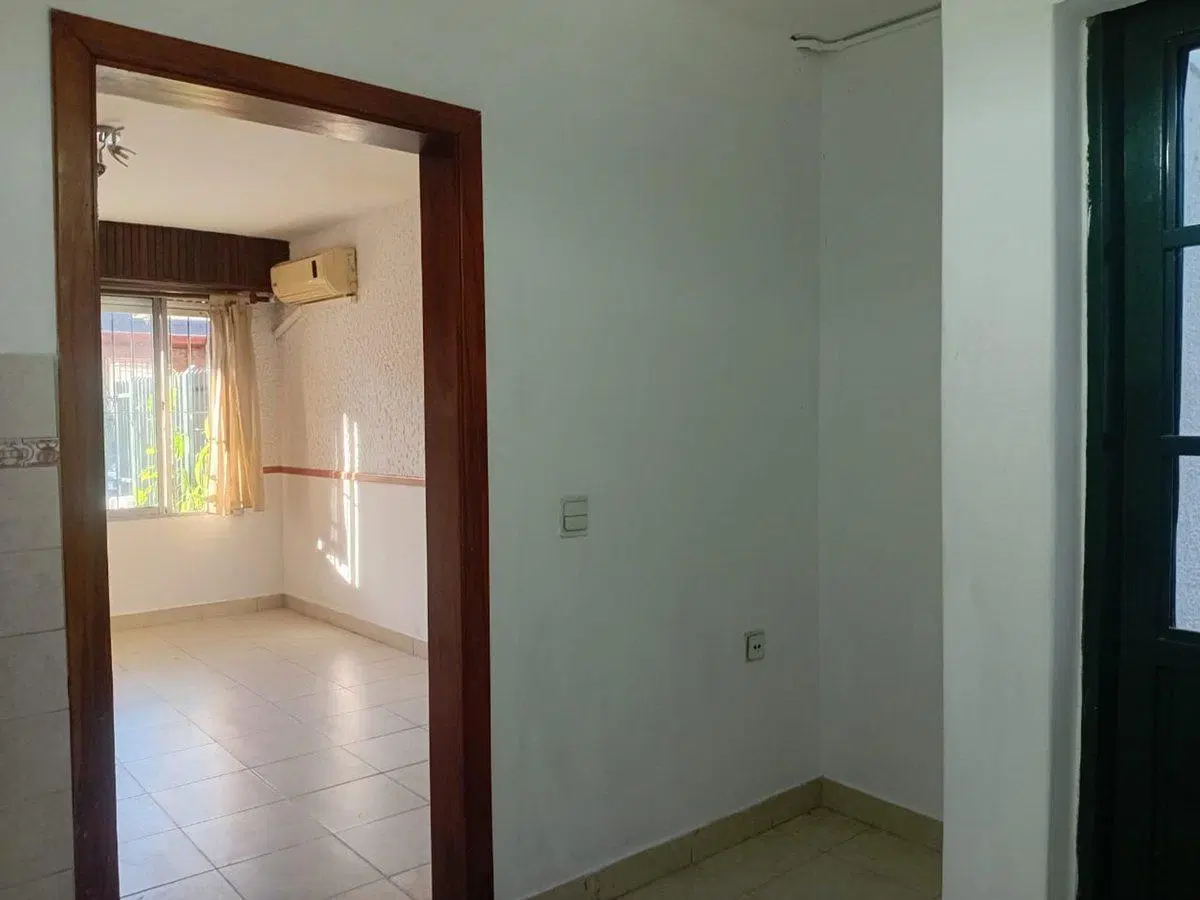 VENTA CON RENTA DÚPLEX 3 AMBIENTES EN CARAPACHAY 5