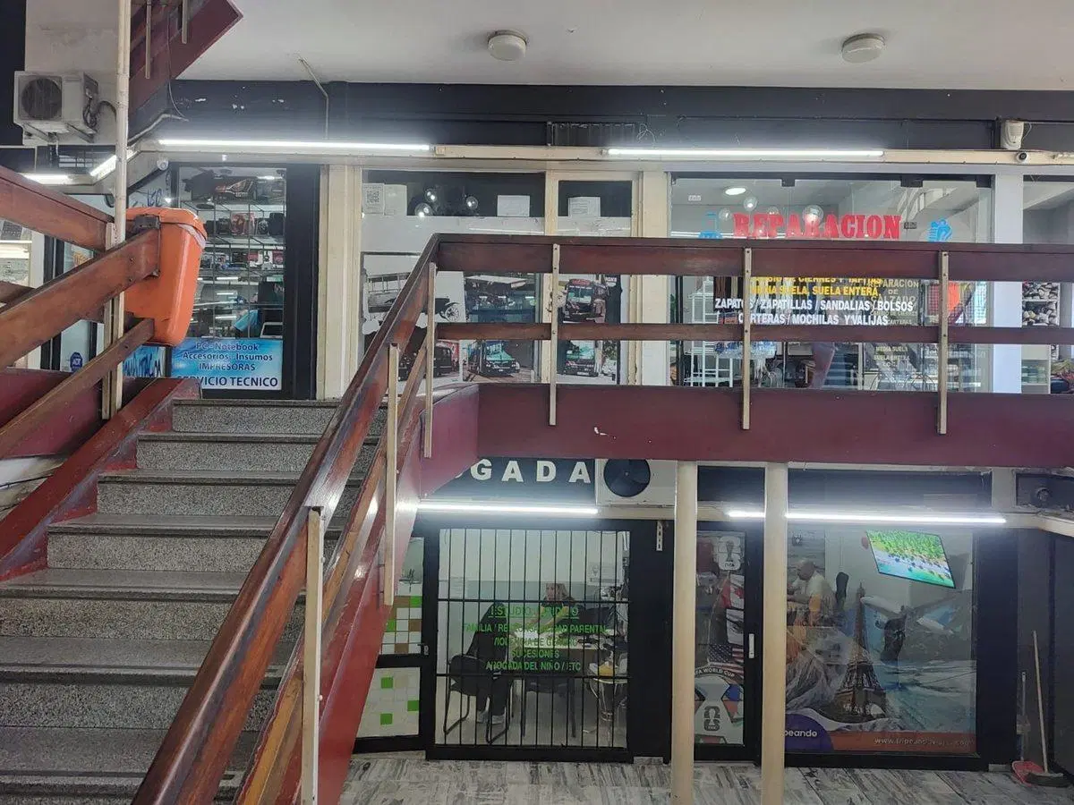 Local en venta- Sobre AV. MEEKS- Lomas de Zamora 2
