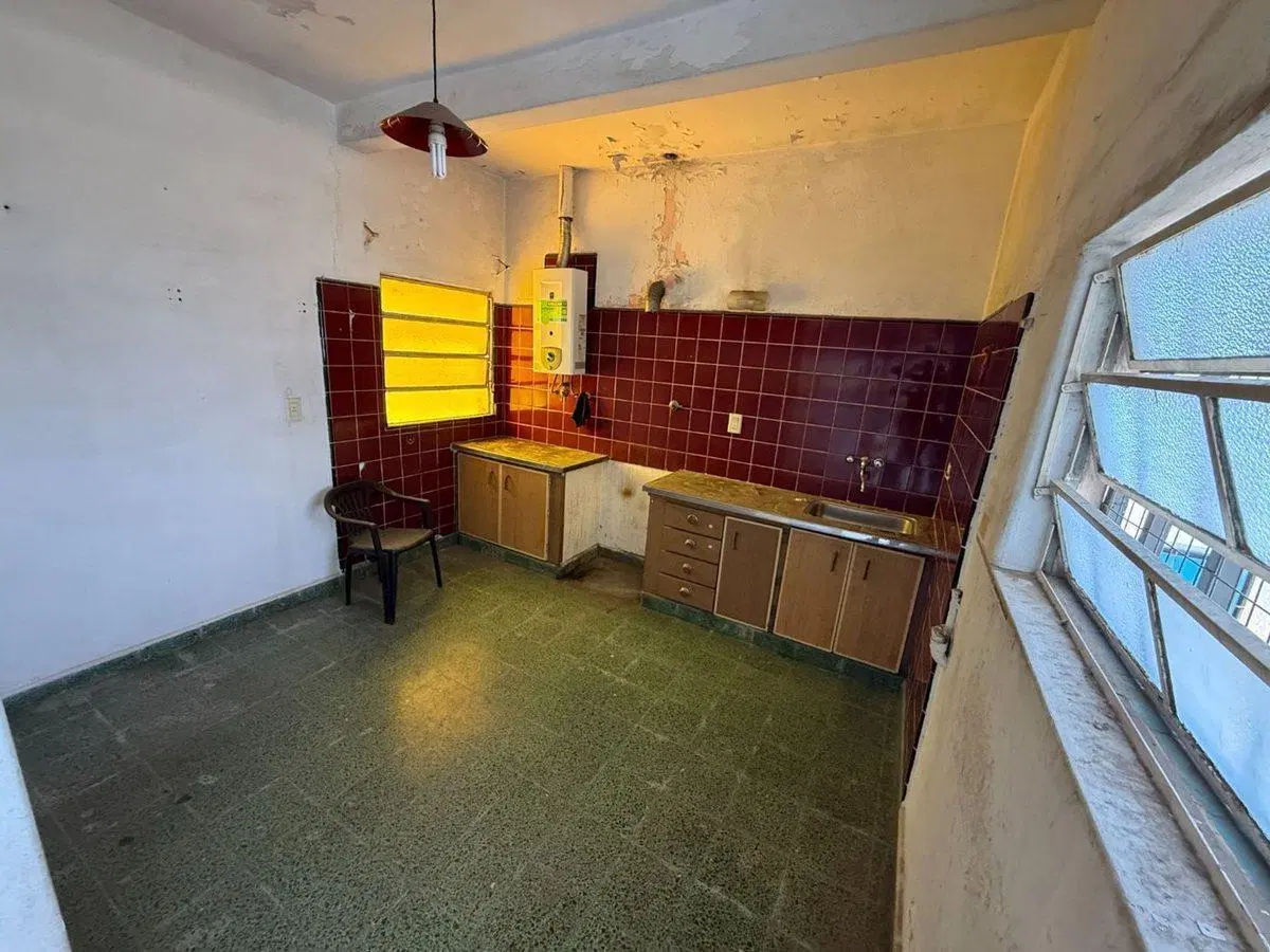CASA EN VENTA DE 4 AMB. A REFACCIONAR LA MATANZA 3