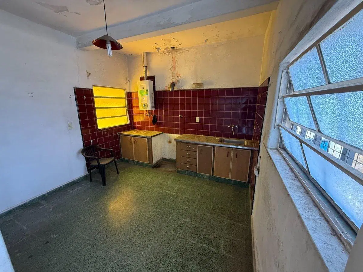CASA EN VENTA DE 4 AMB. A REFACCIONAR LA MATANZA 5