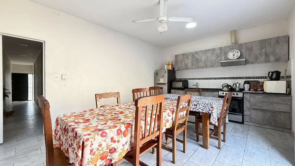 VENTA DE CASA  3 AMB CON COCHERA- VALENTIN ALSINA 5