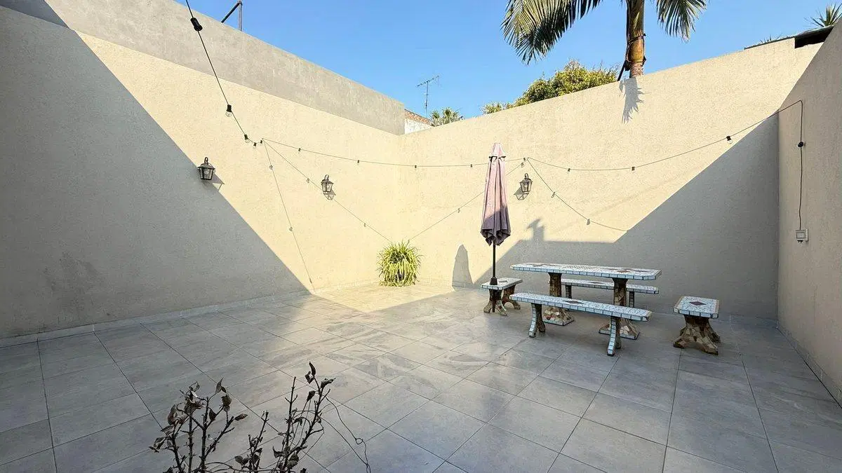 VENTA DE CASA  3 AMB CON COCHERA- VALENTIN ALSINA 2