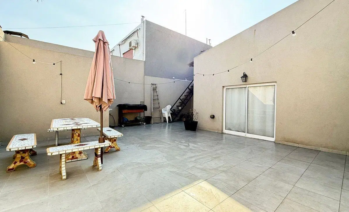 VENTA DE CASA  3 AMB CON COCHERA- VALENTIN ALSINA 3