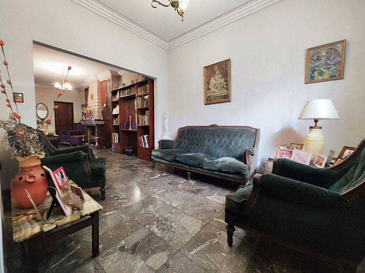 Foto de Casa 4 amb en venta - Haedo - Terraza y cocheras, imagen 3