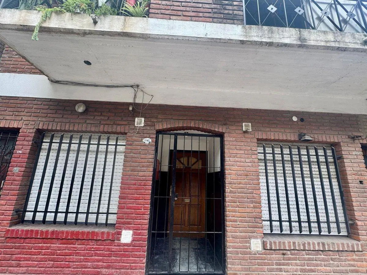 PH a refaccionar en venta con Terraza en Barracas 3