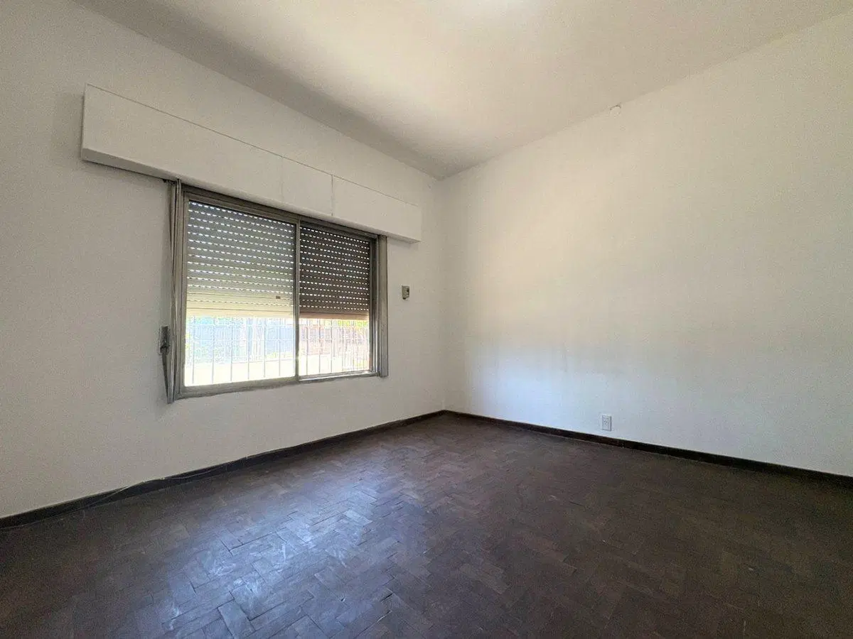 Casa 3 Ambientes Venta - Solano Cochera y Patio 2
