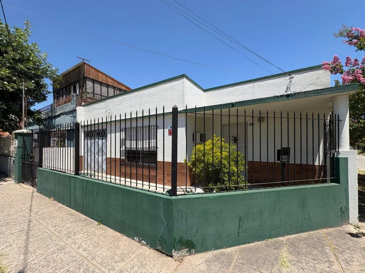 Casa 3 Ambientes Venta - Solano Cochera y Patio 4
