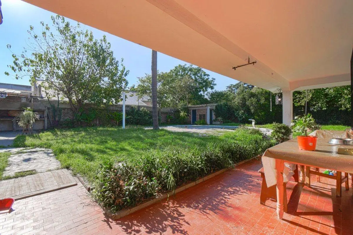 Casa en venta en Luis Guillón, amplio terreno 5