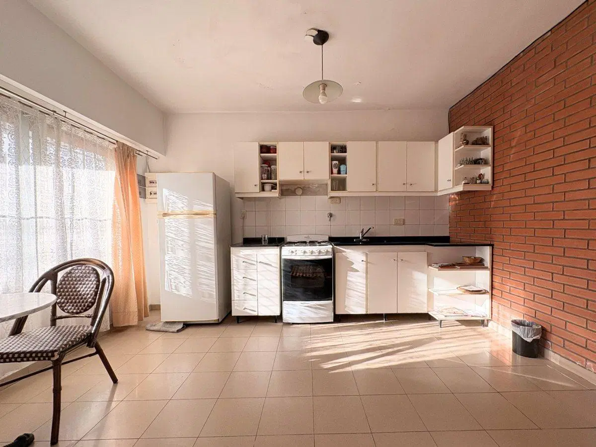 CASA EN VENTA- 4 DORMITORIOS- AVELLANEDA 2