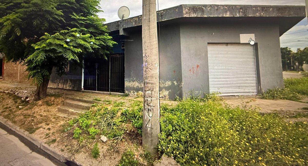CASA A REFACCIONAR CON LOCAL EN ESQUINA