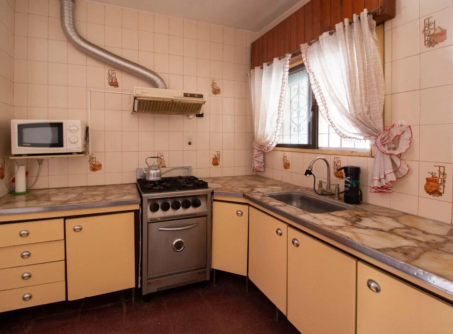 Venta Casa 4 ambientes Extenso jardín Ituzaingó 4