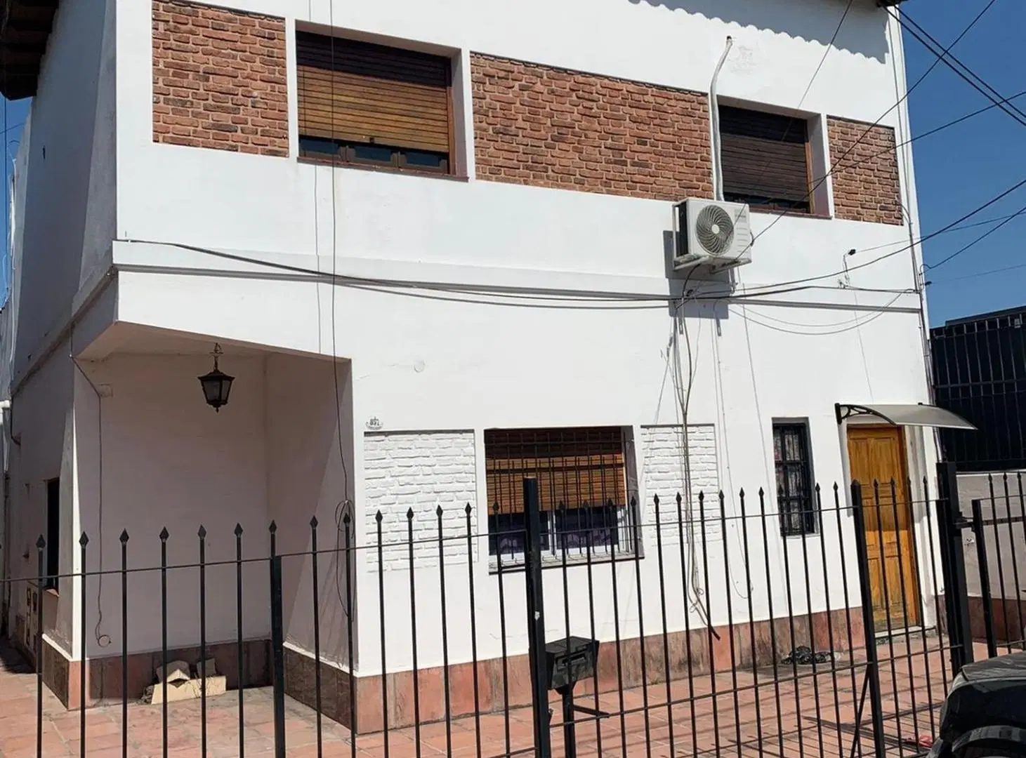 CASA MULTIFAMILIAR O GRAN LOTE EN CASTELAR N 5