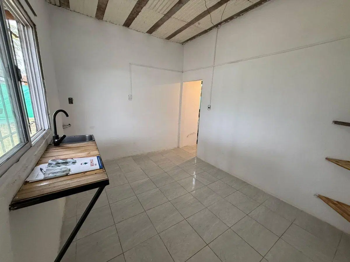 LOTE CON CASA, FERRARI, Bs. As. FINANCIA 4