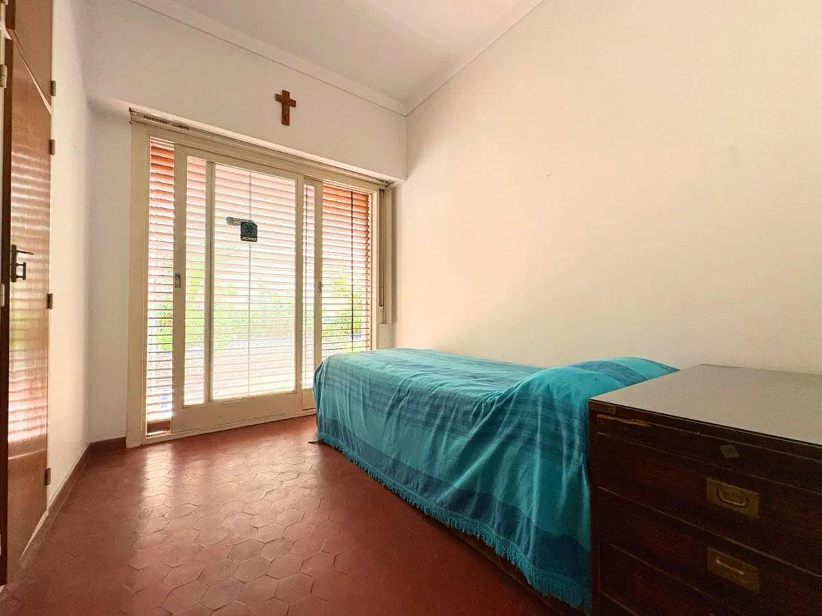 Venta Casa Santos Lugares, 5 ambientes a remodelar 2