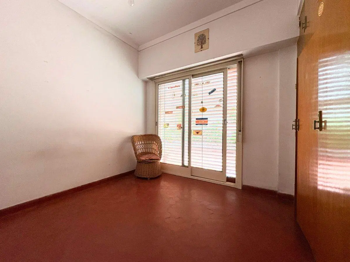 Venta Casa Santos Lugares, 5 ambientes a remodelar 4