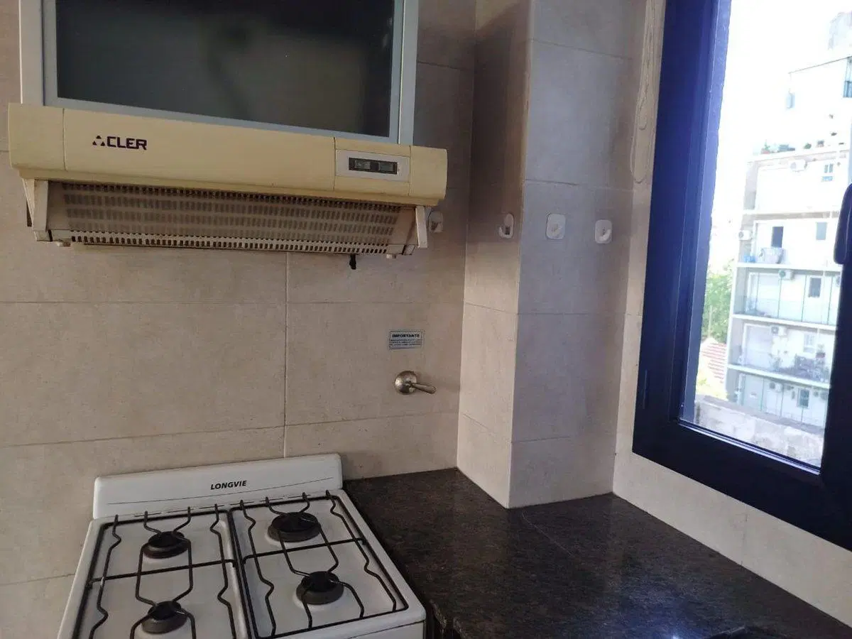 Alquiler monoambiente con balcón. IMPECABLE 3