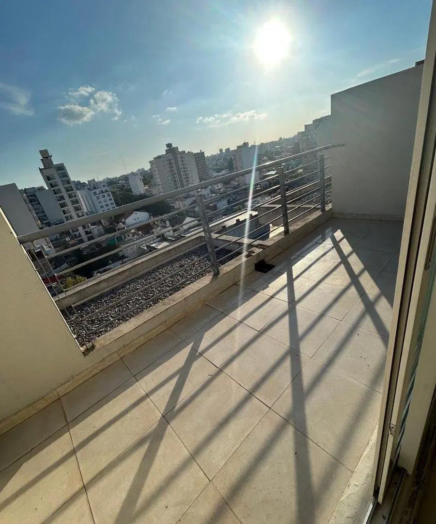 Monomabiente amplio con balcón aterrazado cochera 2