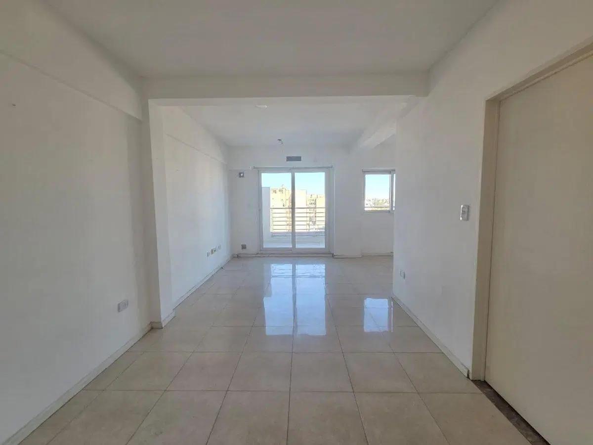 Monomabiente amplio con balcón aterrazado cochera 4