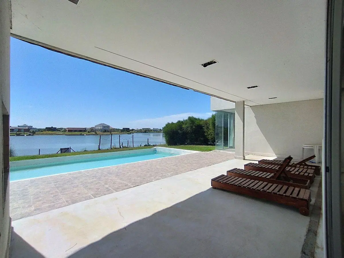 CASA 4 AMB. EN VENTA EN SAN SEBASTIAN - VISTA LAGO 4