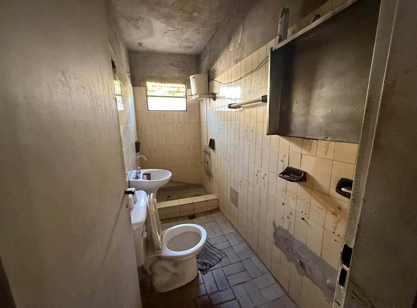 CASA A REFACCIONAR SOBRE LOTE PROPIO 2