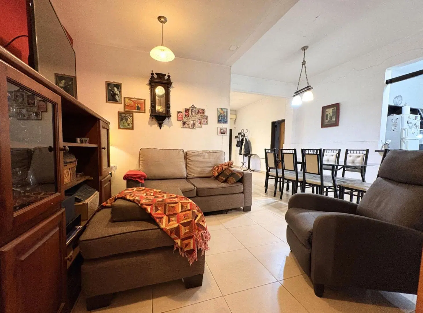 Casa 3 Ambientes Venta Caseros Cochera y Parque 2
