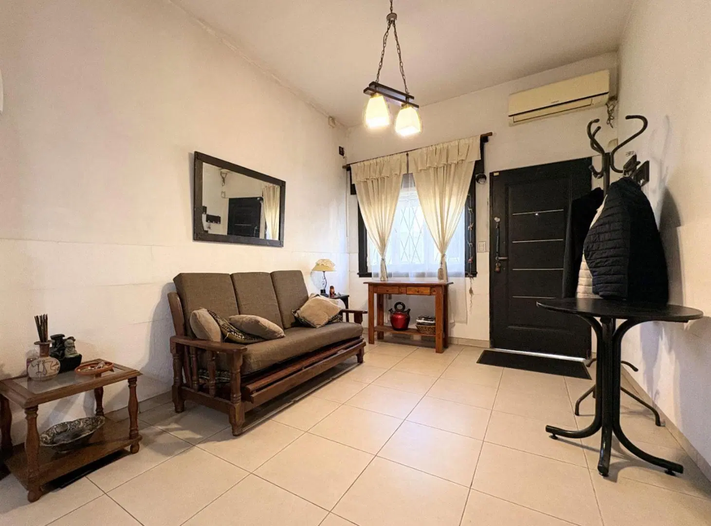 Casa 3 Ambientes Venta Caseros Cochera y Parque 4