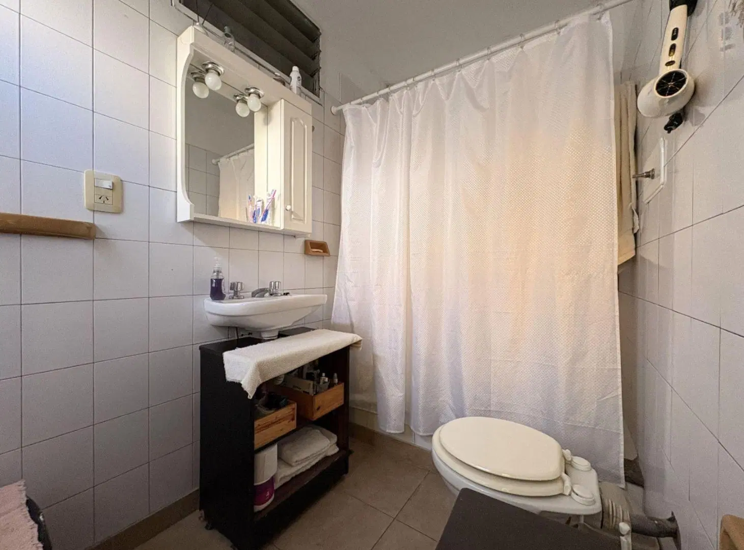 Casa 3 Ambientes Venta Caseros Cochera y Parque 5