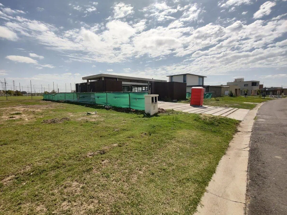 Venta exclusivo lote de 869 m² en La Alameda 2