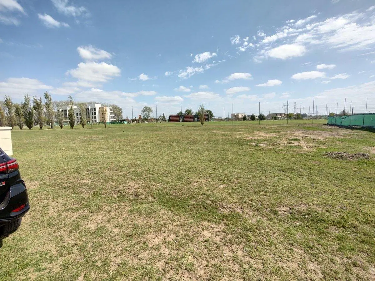 Venta exclusivo lote de 869 m² en La Alameda 3
