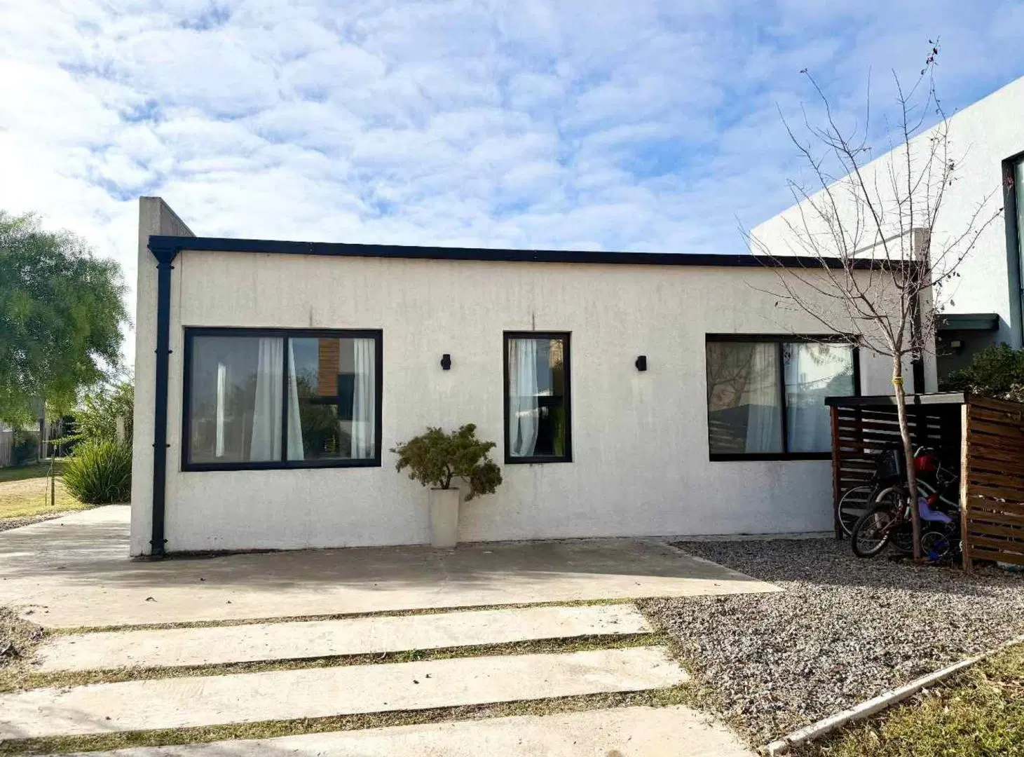 CASA 4 AMBIENTES BARRIO PRIVADO LAGUNA AZUL 4