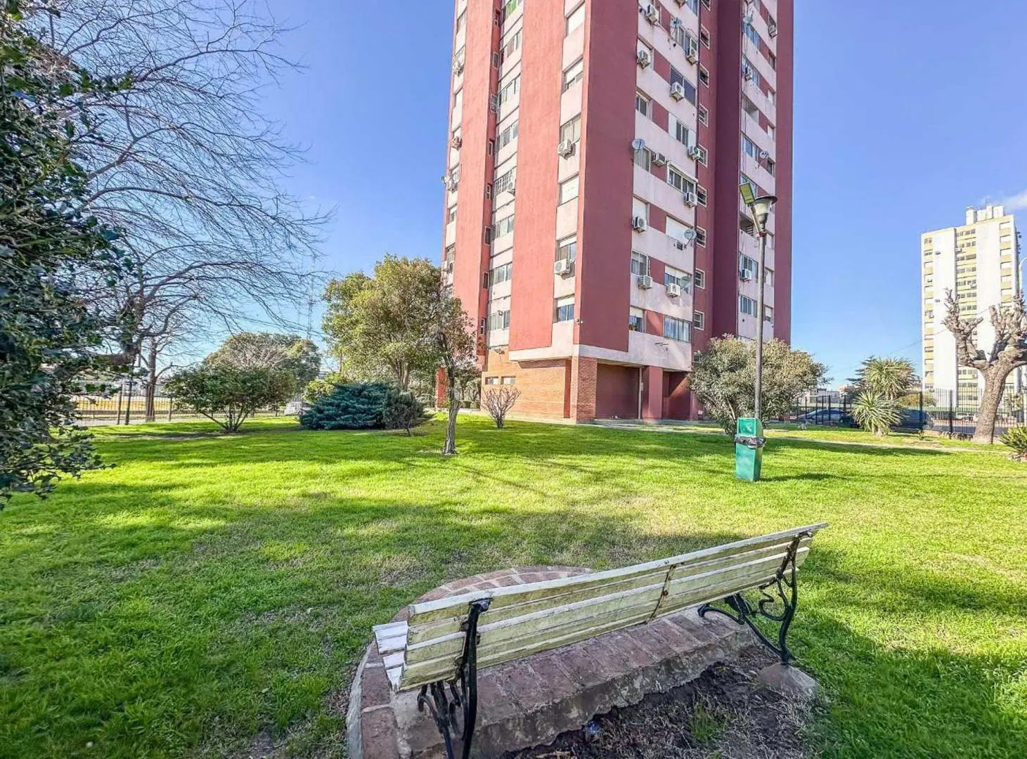 DEPTO 3 AMB. C/COCHERA EN VENTA EN VILLA CELINA 3