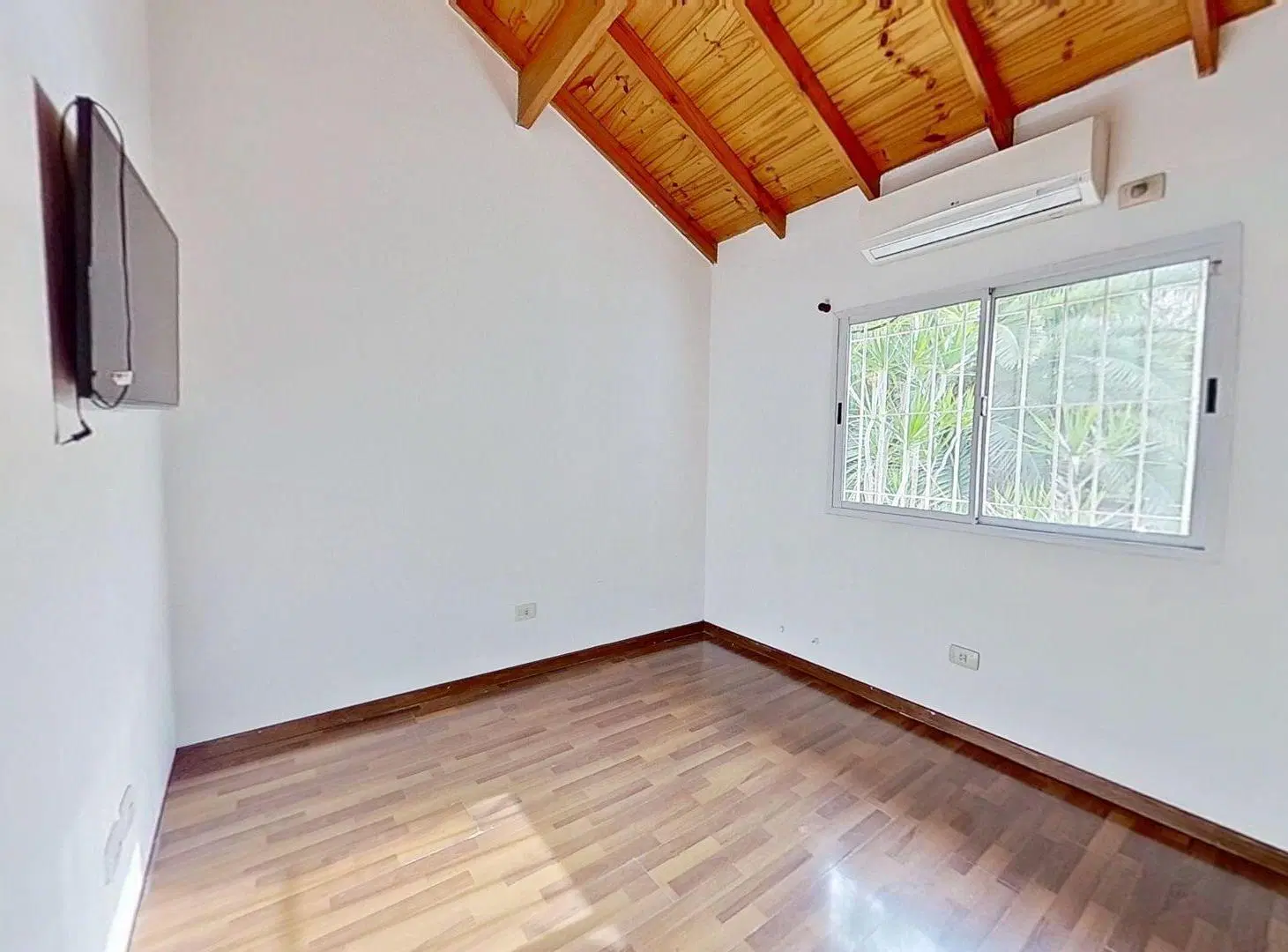 DUPLEX 3 AMB con Quincho.Parrilla.cochera.PERMUTA 4