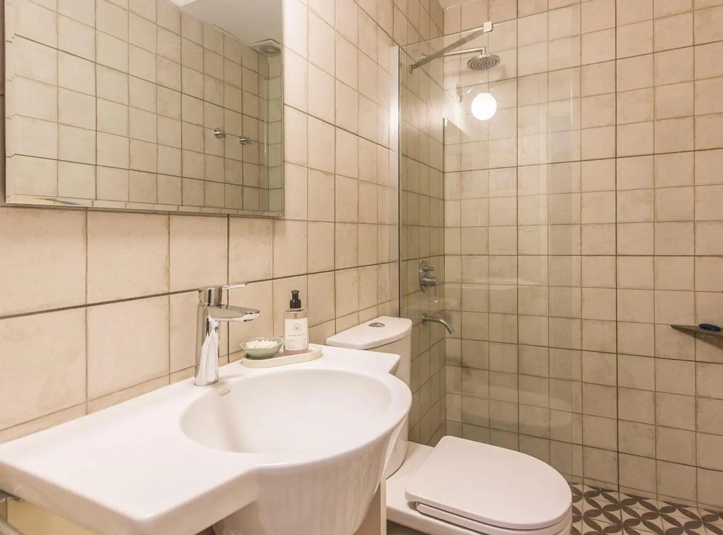 VENTA CASA LOTE PROPIO 3 AMB C/ PATIO EN MARTINEZ 8