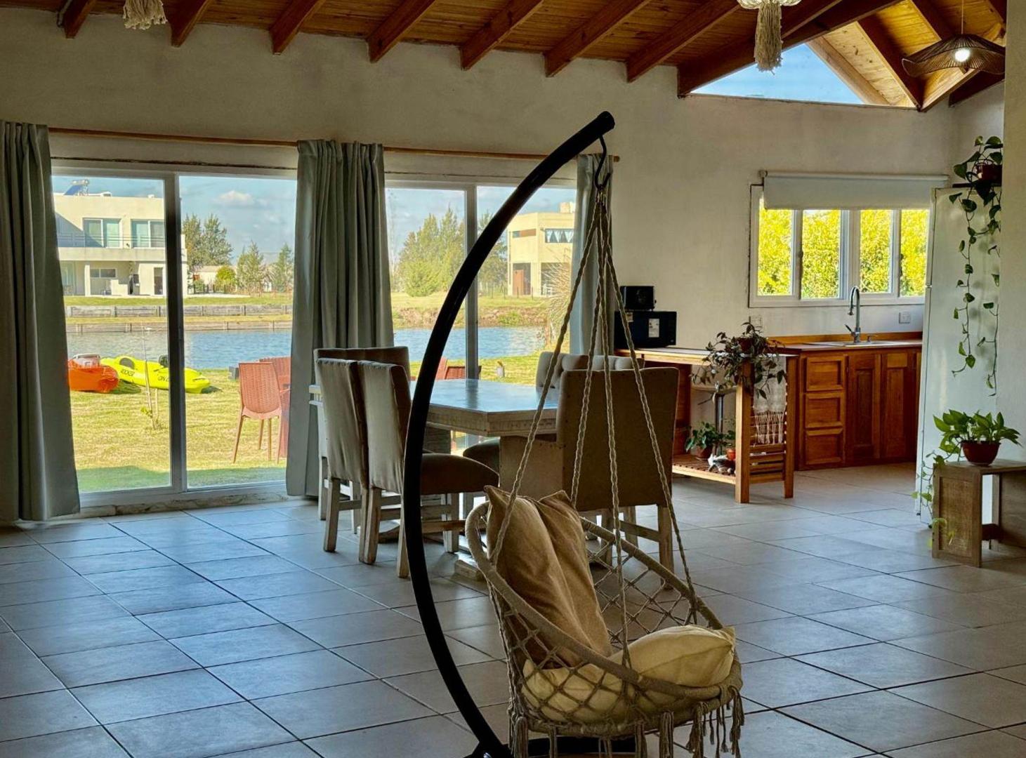 Foto de CASA 5 AMBIENTES A LA VENTA- Lagos de San Eliseo, imagen 2