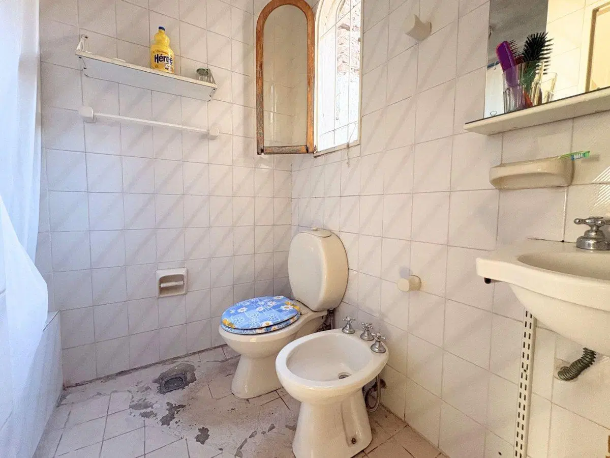 CASA EN VENTA- 4 DORMITORIOS- AVELLANEDA 8