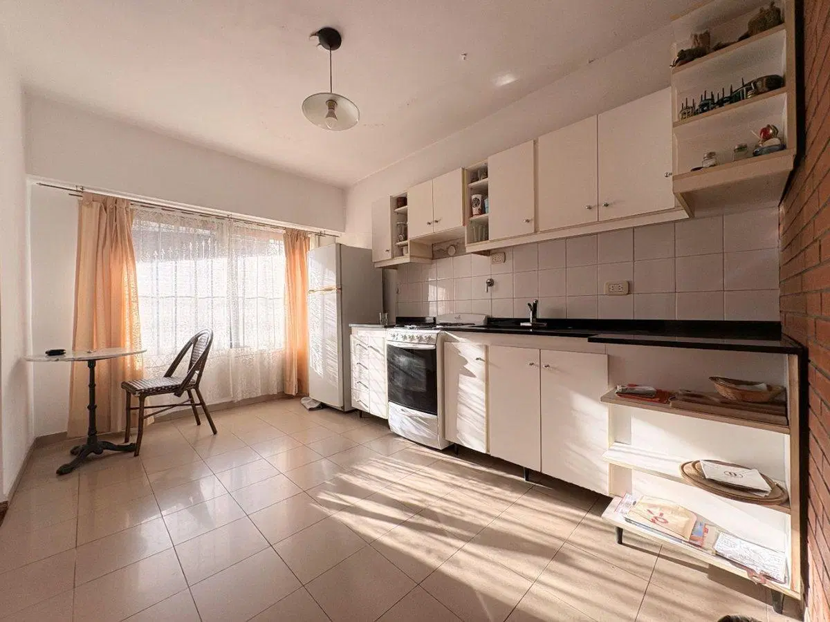CASA EN VENTA- 4 DORMITORIOS- AVELLANEDA 3