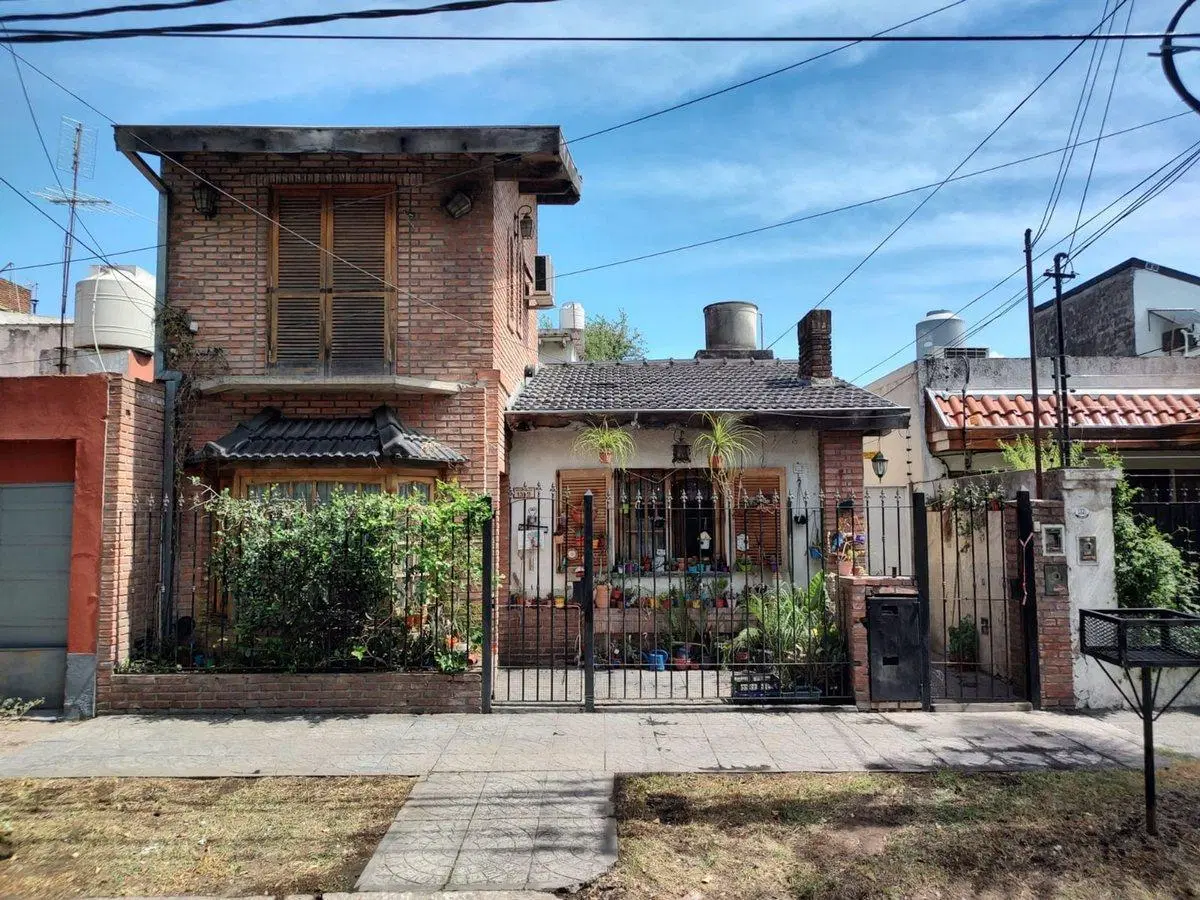 VENTA CASA MULTIFAMILIAR 5 AMB. A/C VILLA ADELINA 5