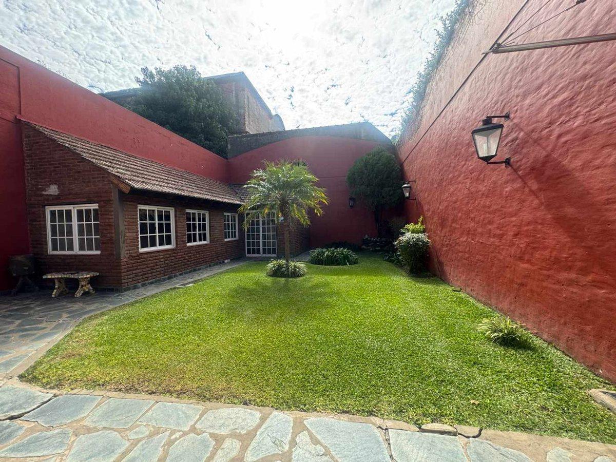 Foto de VENTA CASA 5AMB JARDIN/QUINCHO/COCHERA A/C V.LOPEZ, imagen 4