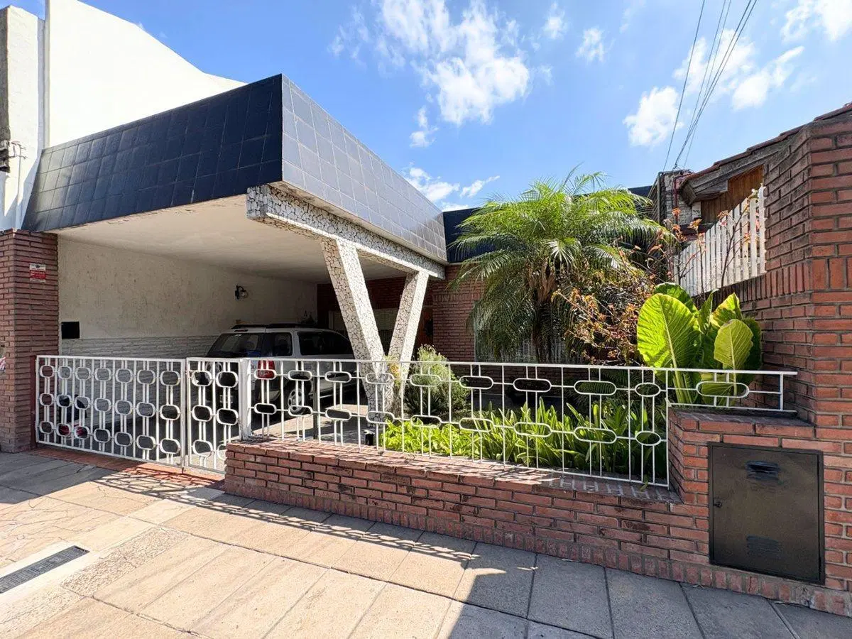 CASA MULTIFAMILIAR EN VENTA EN LOMAS DEL MIRADOR 2
