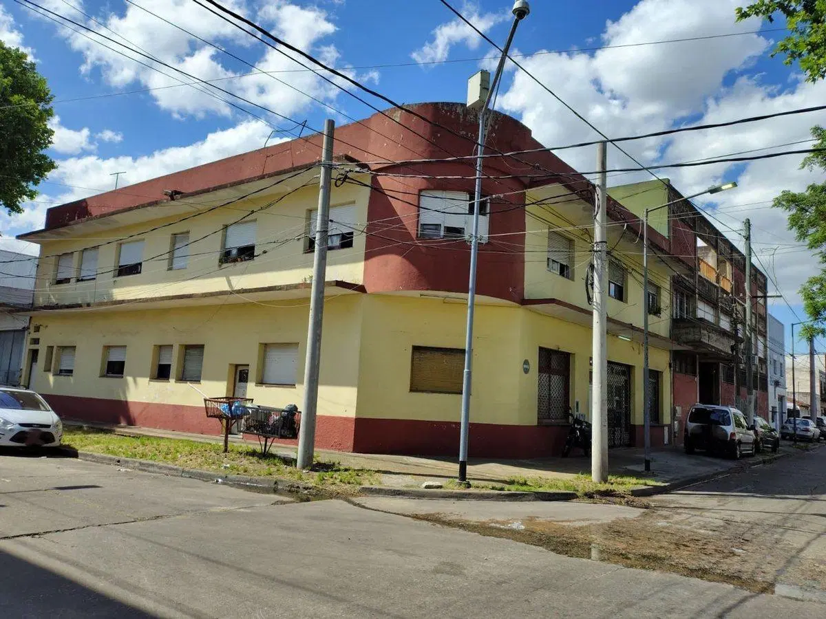 VENTA 4 AMB EN PB + 20 HAB + 1 AMB EN VILLA LYNCH. 2