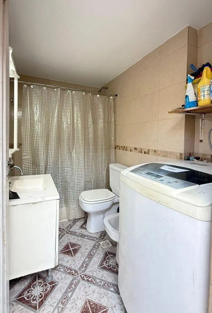 VENTA DE CASA  3 AMB CON COCHERA- VALENTIN ALSINA 2