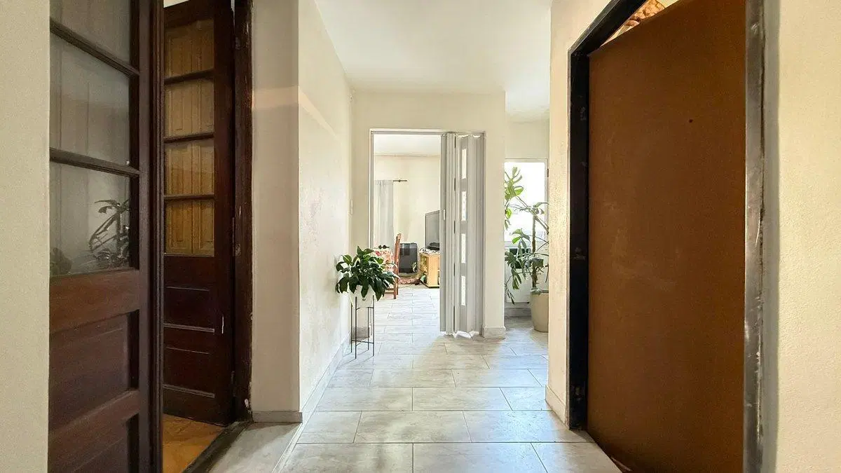 VENTA DE CASA  3 AMB CON COCHERA- VALENTIN ALSINA 3