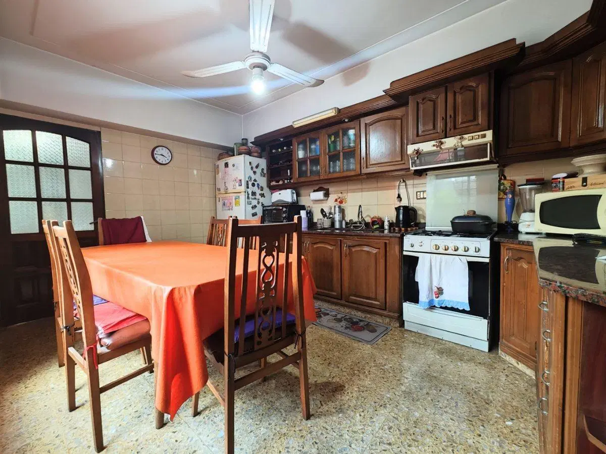 Casa 4 amb en venta - Haedo - Terraza y cocheras 8