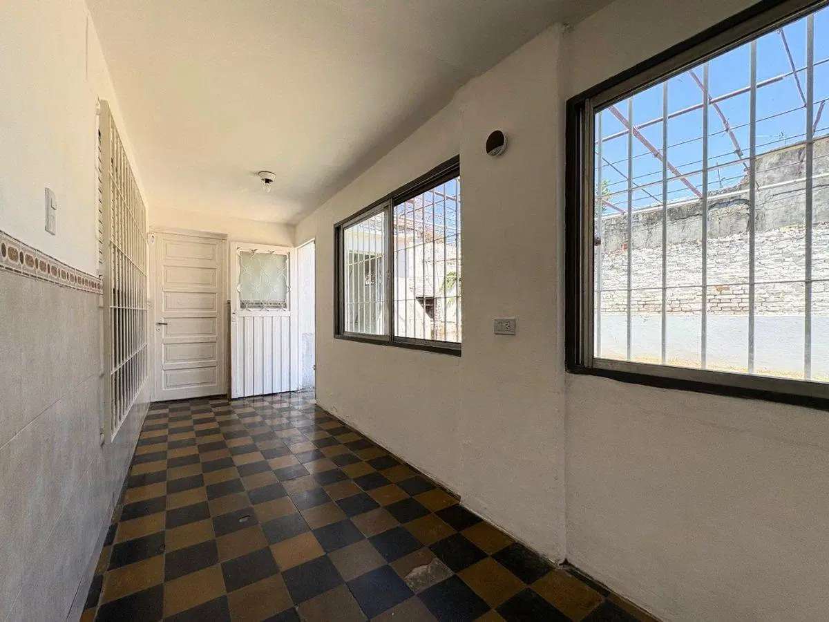 Casa 3 Ambientes Venta - Solano Cochera y Patio 3